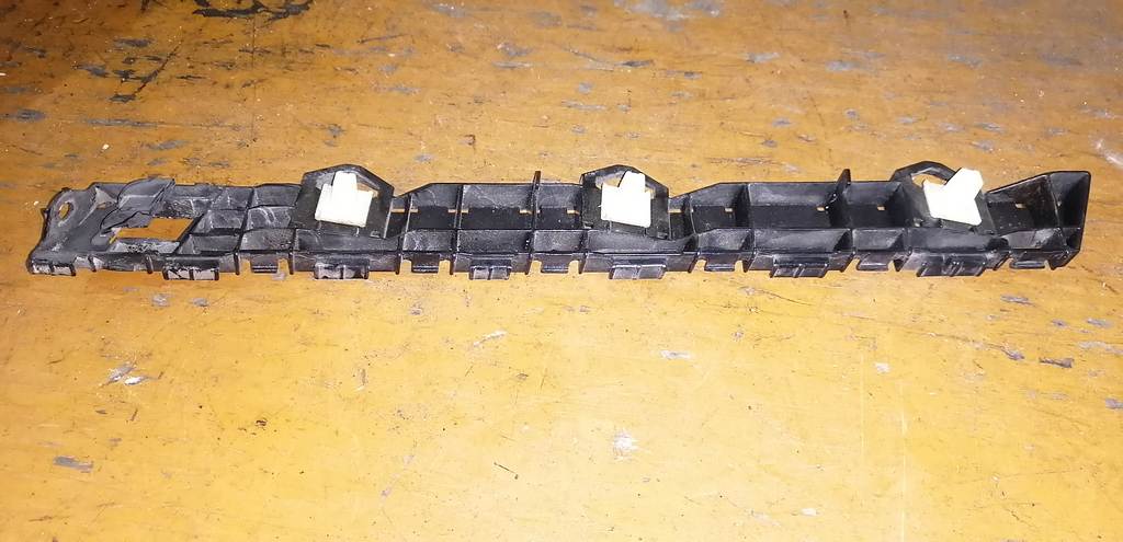 крепеж бампера Subaru Impreza