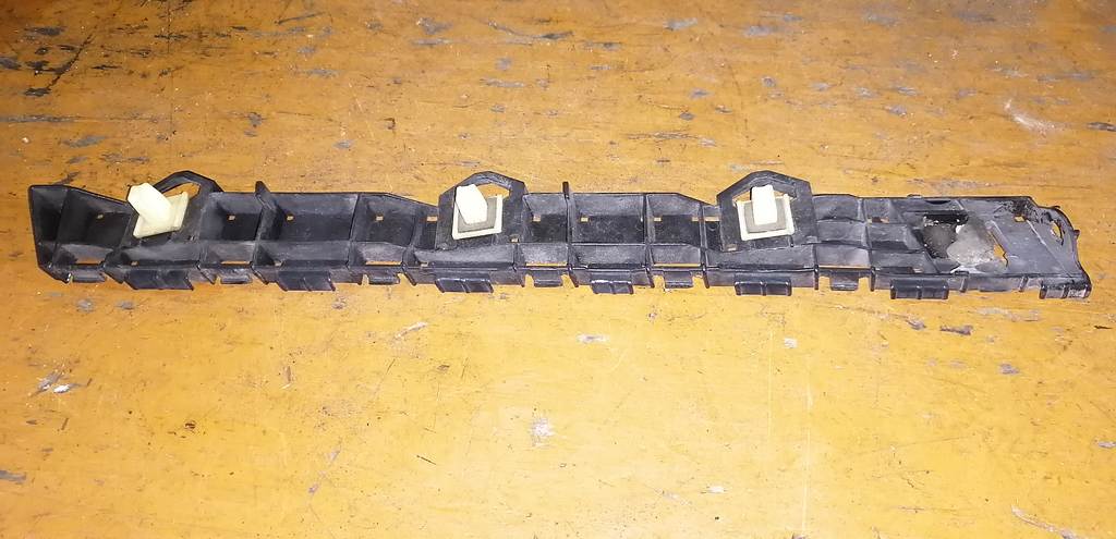 крепеж бампера Subaru Impreza