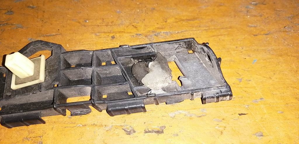 крепеж бампера Subaru Impreza