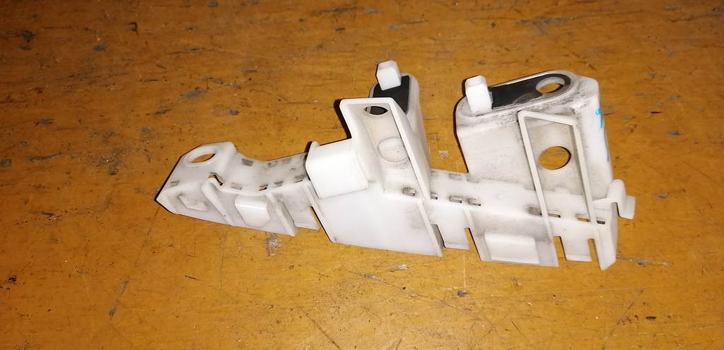 крепеж бампера Subaru Impreza