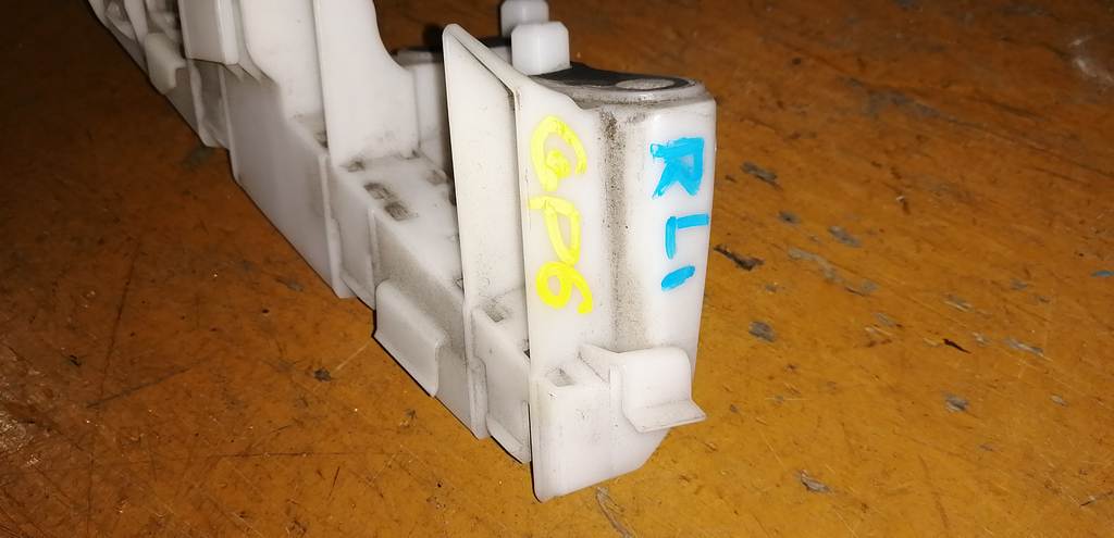 крепеж бампера Subaru Impreza