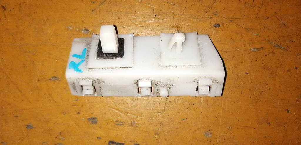 крепеж бампера Nissan Note