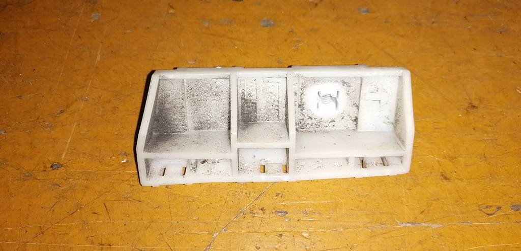 крепеж бампера Nissan Note