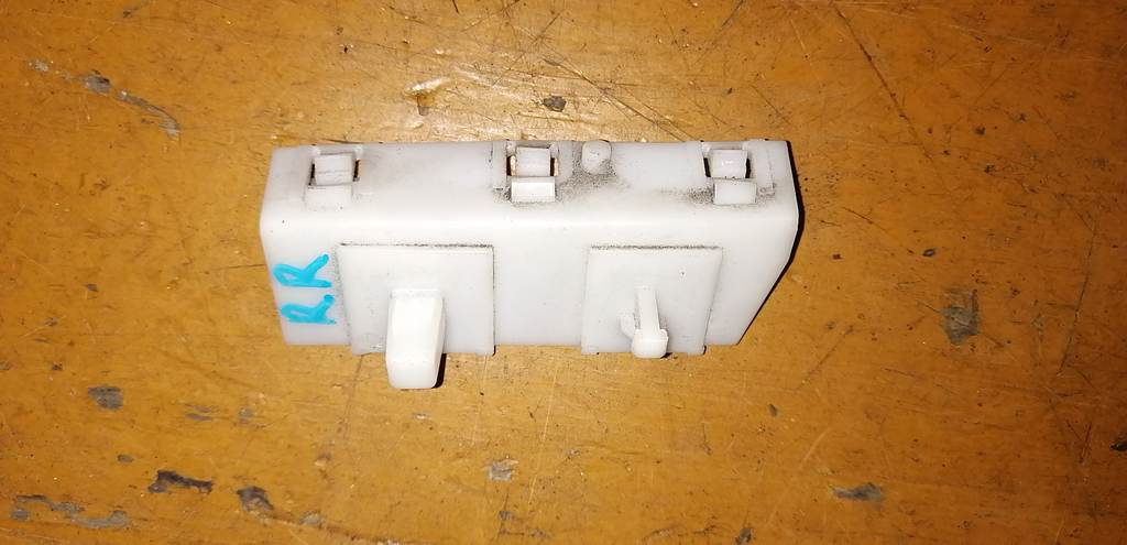 крепеж бампера Nissan Note