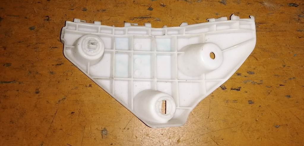 крепеж бампера Toyota Passo