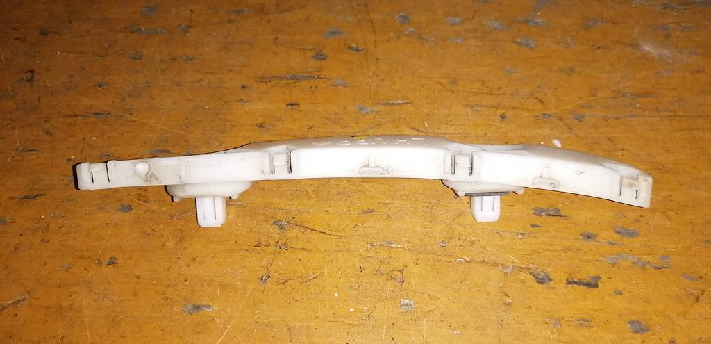 крепеж бампера Nissan March