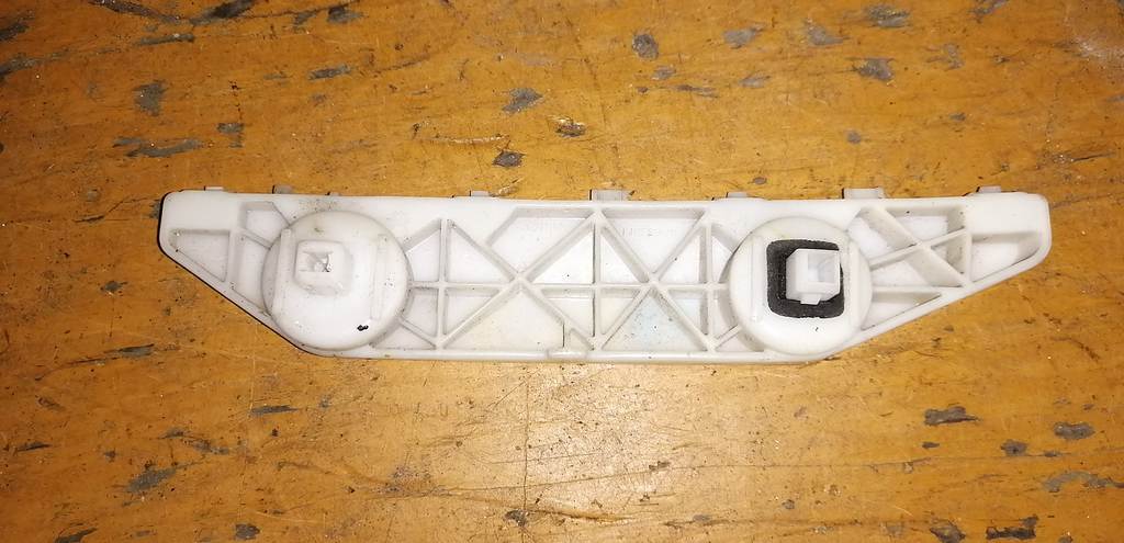 крепеж бампера Nissan March