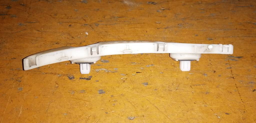 крепеж бампера Nissan March