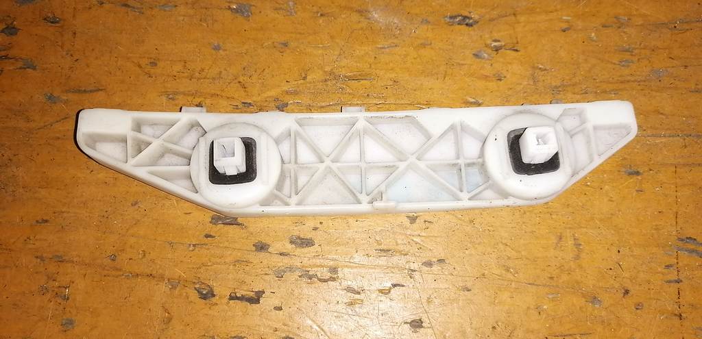 крепеж бампера Nissan March