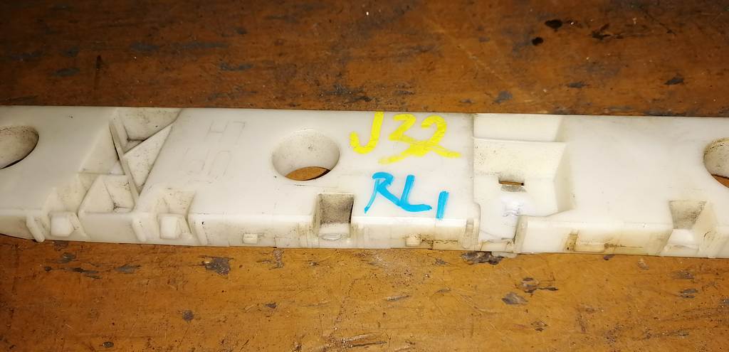 крепеж бампера Nissan Teana