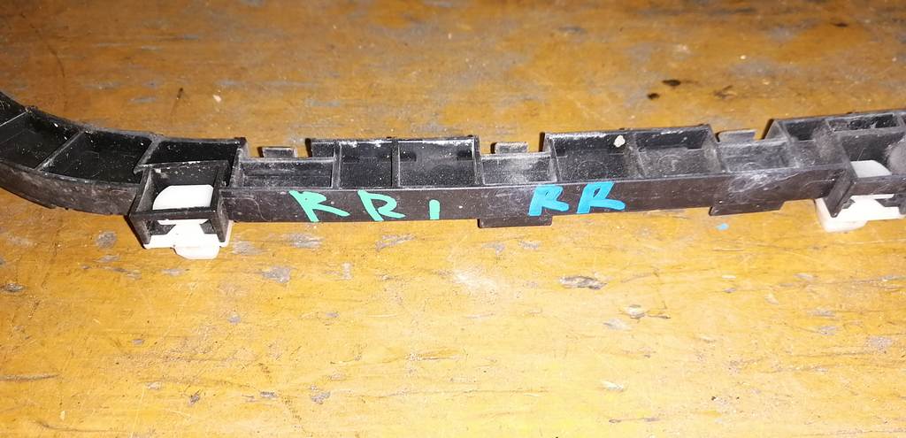 крепеж бампера Honda Elysion