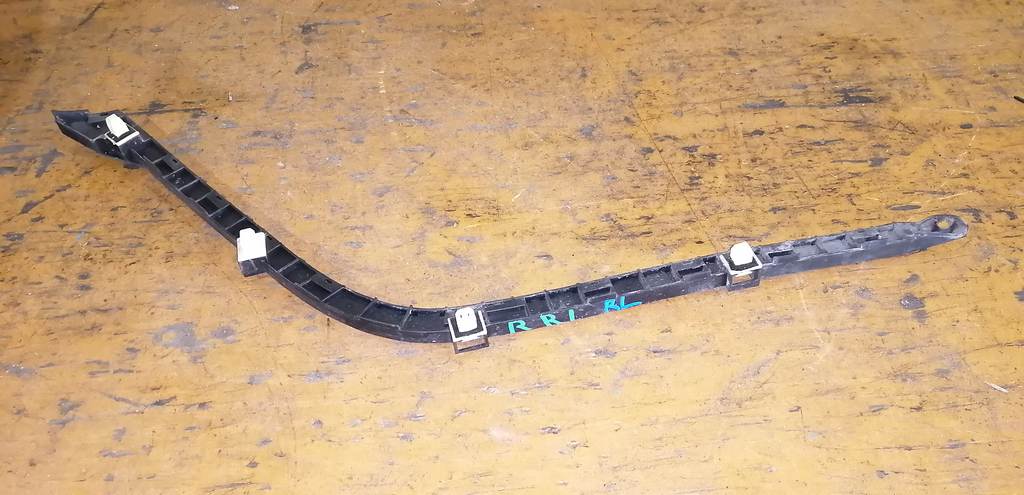 крепеж бампера Honda Elysion