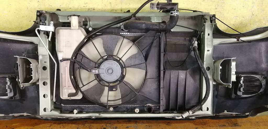 ноускат Toyota Sienta