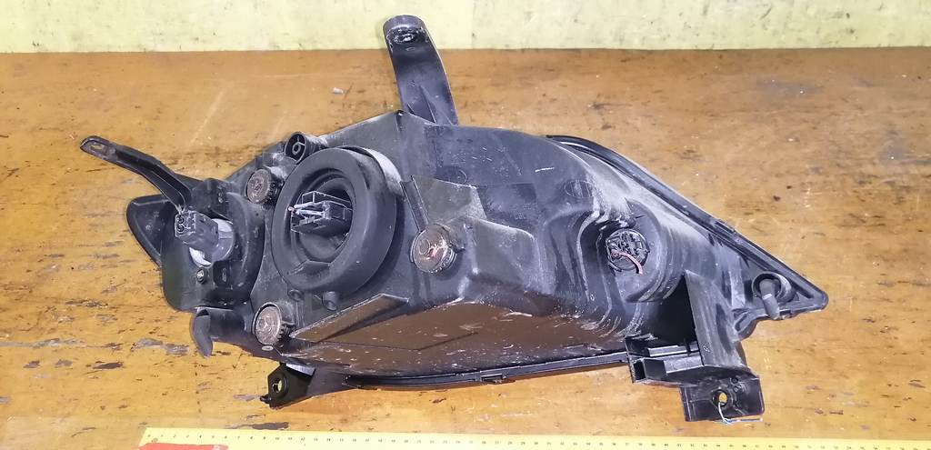 фара Mazda Demio