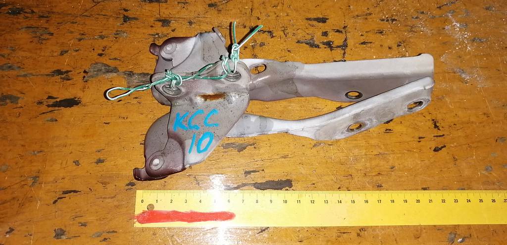 петля капота Toyota Passo