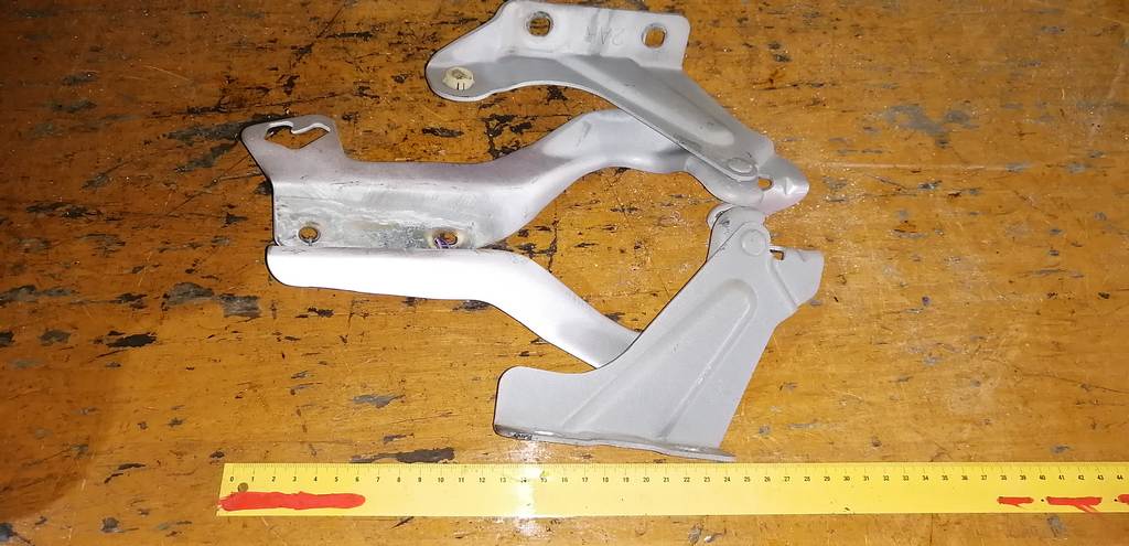 петля капота Nissan March