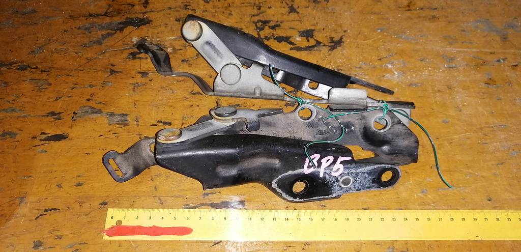 петля капота Subaru Legacy