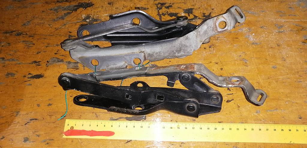 петля капота Subaru Legacy