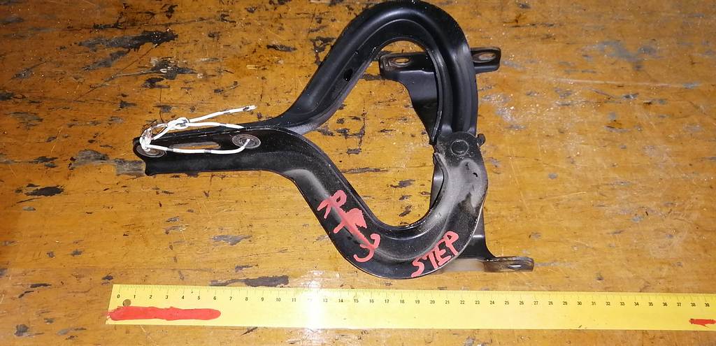 петля капота Honda Stepwgn