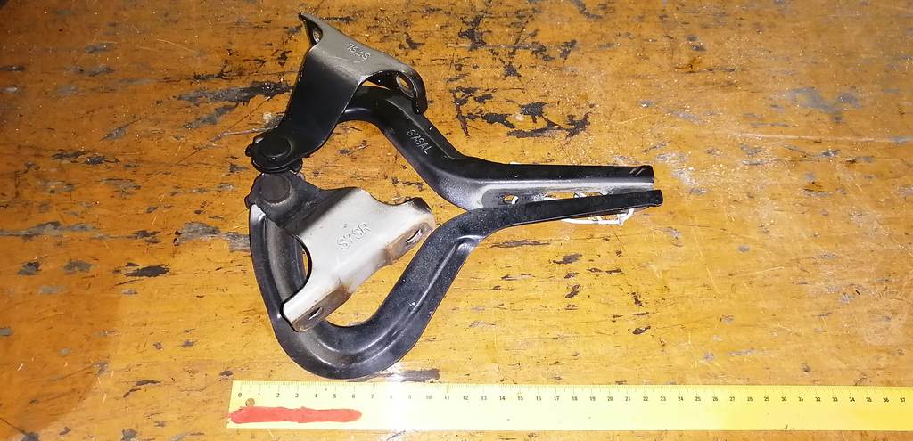 петля капота Honda Stepwgn