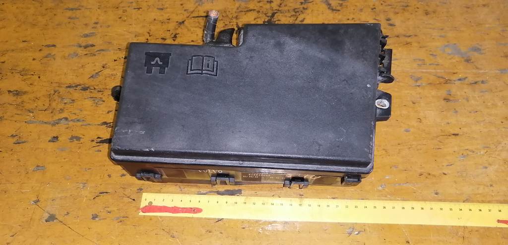 блок предохранителей Volvo S40