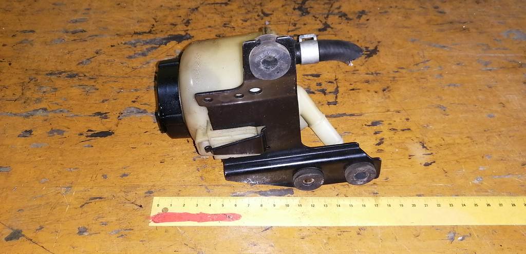 бачок гидроусилителя Nissan X-Trail