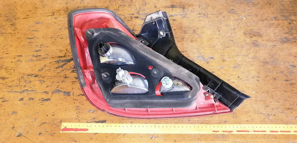 стоп-сигнал Nissan Teana