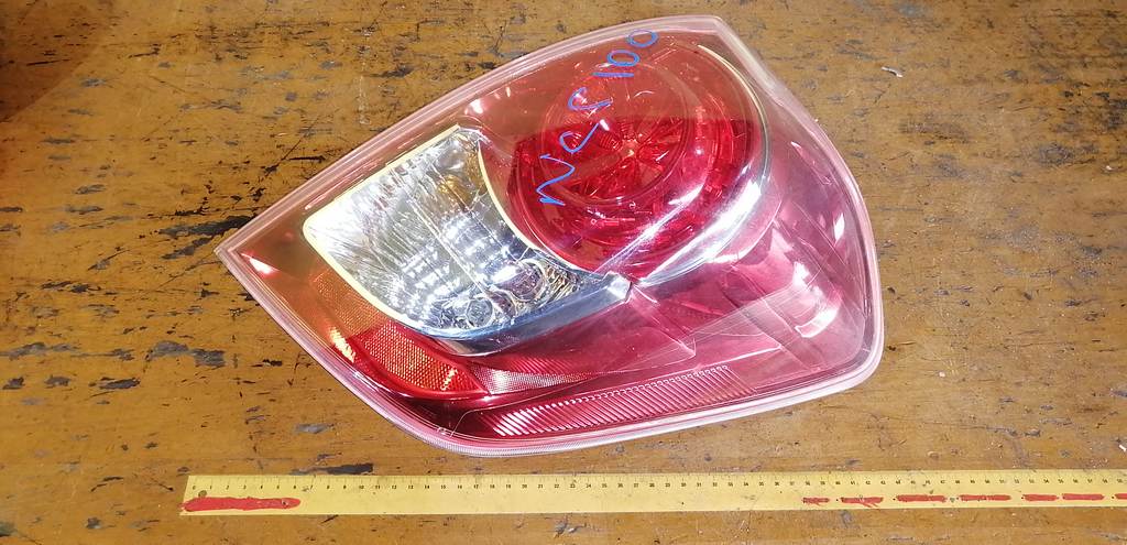 стоп-сигнал Toyota Ractis