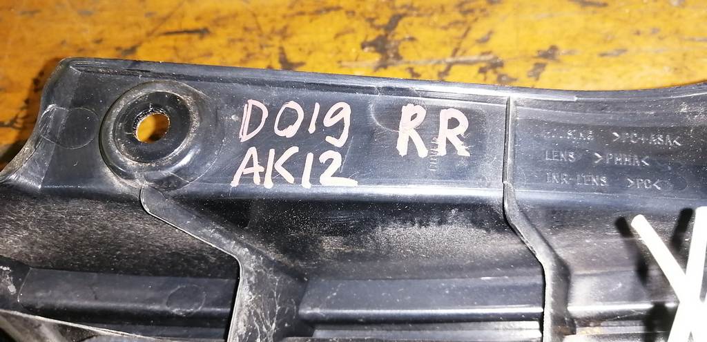 стоп-сигнал Nissan March