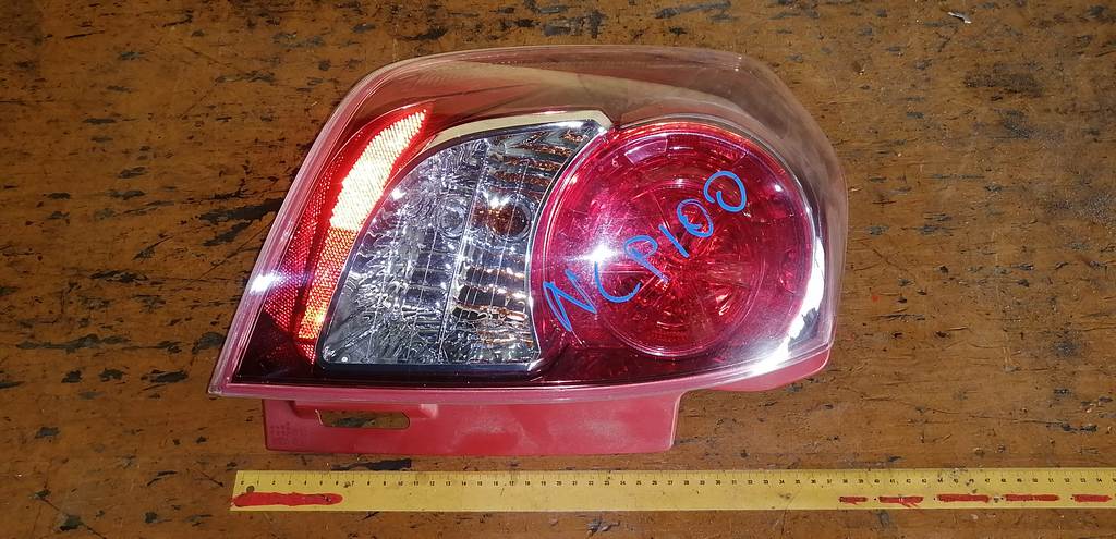 стоп-сигнал Toyota Ractis