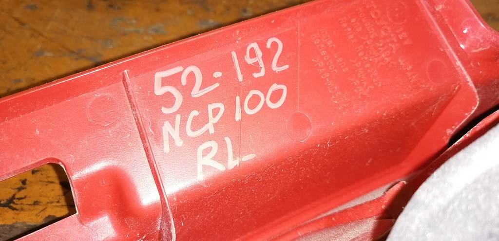 стоп-сигнал Toyota Ractis