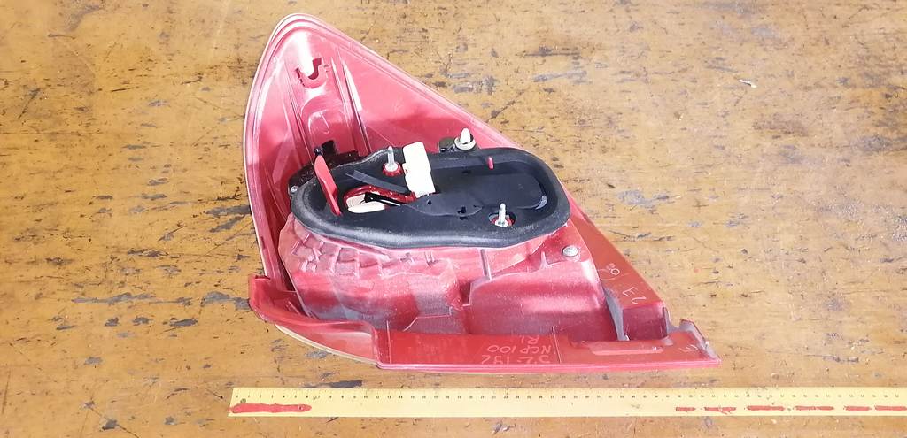 стоп-сигнал Toyota Ractis