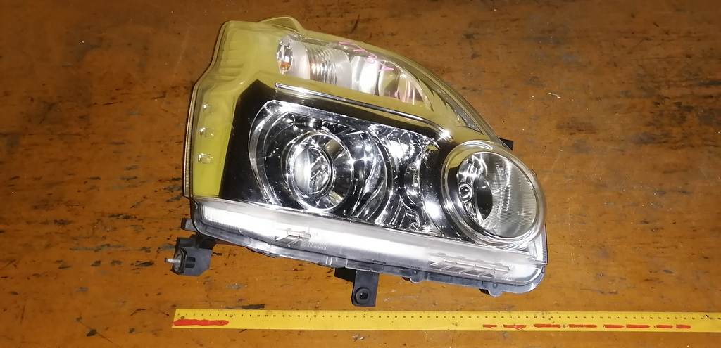 фара Nissan X-Trail