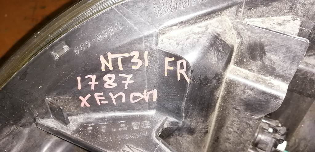 фара Nissan X-Trail