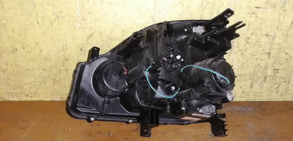 фара Nissan X-Trail