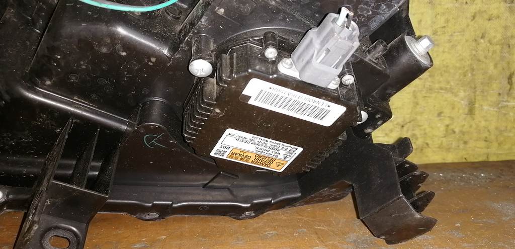 фара Nissan X-Trail