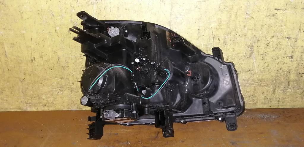 фара Nissan X-Trail