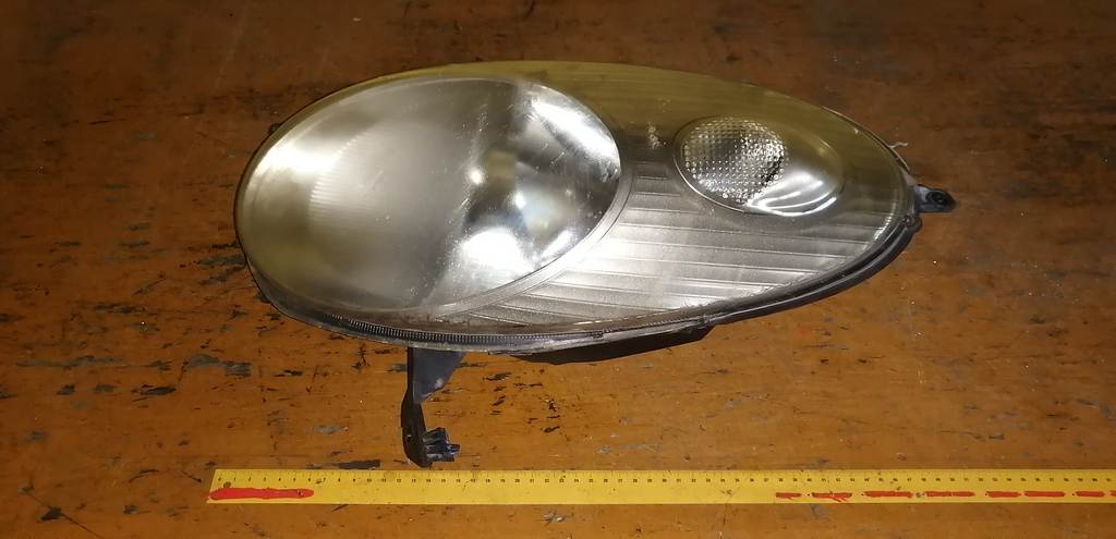 фара Nissan March