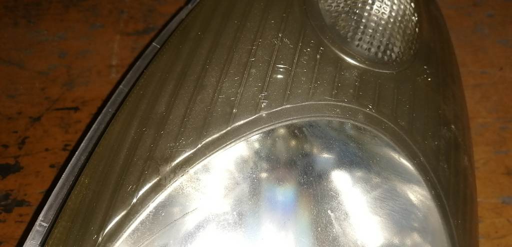 фара Nissan March