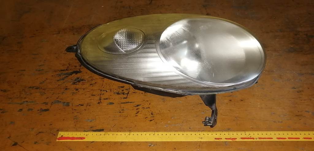 фара Nissan March