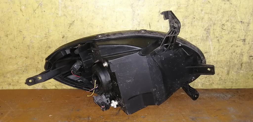 фара Nissan March