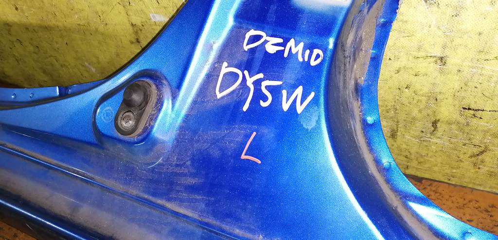 порог Mazda Demio