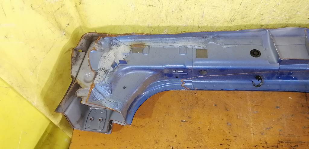 порог Mazda Demio