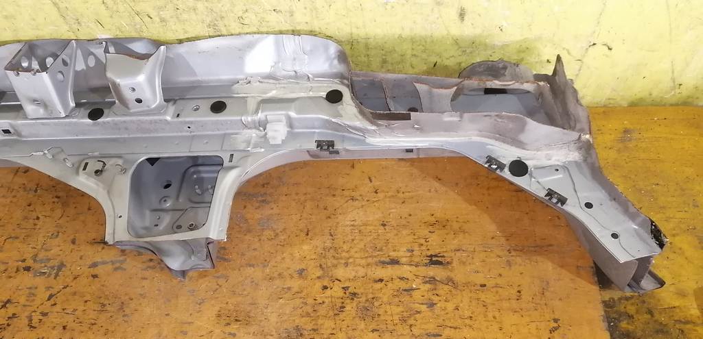 порог Nissan Sunny