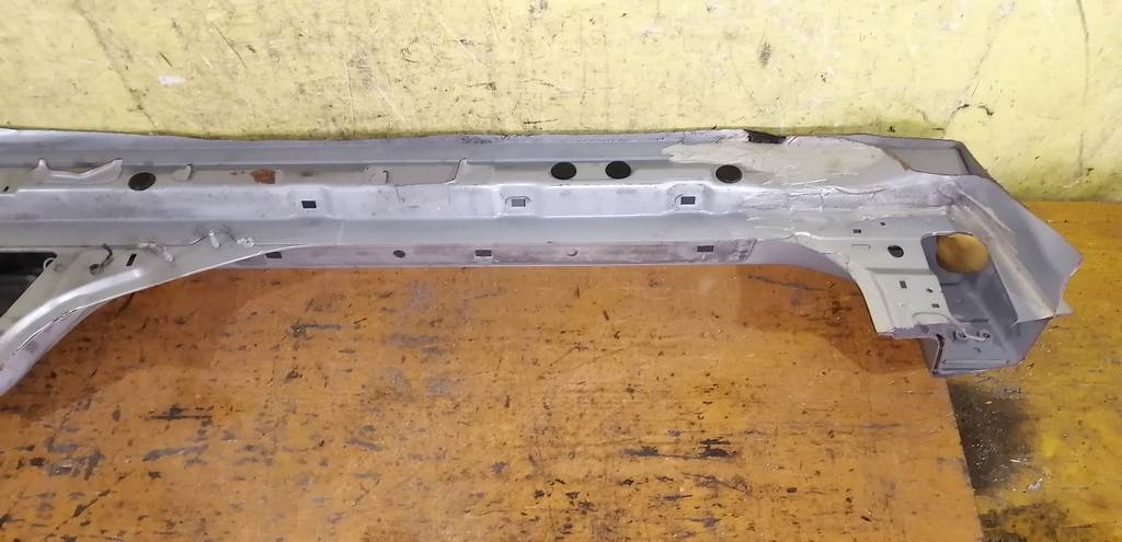 порог Nissan Sunny