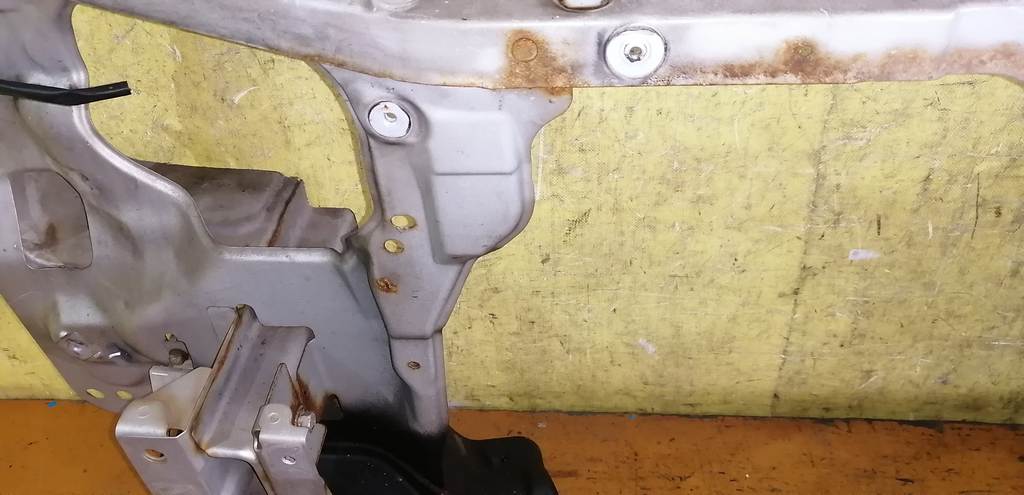 рамка радиатора Mazda Demio