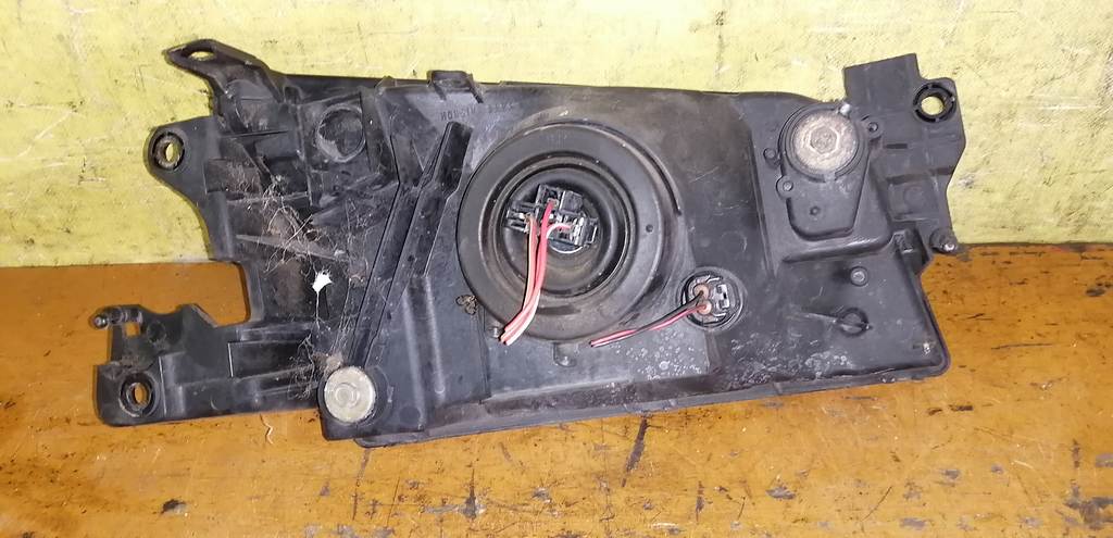 фара Mazda Demio