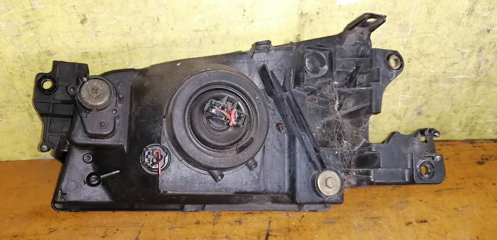 фара Mazda Demio