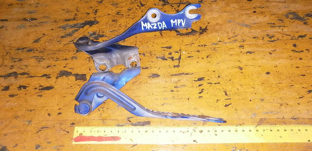 петля капота Mazda MPV