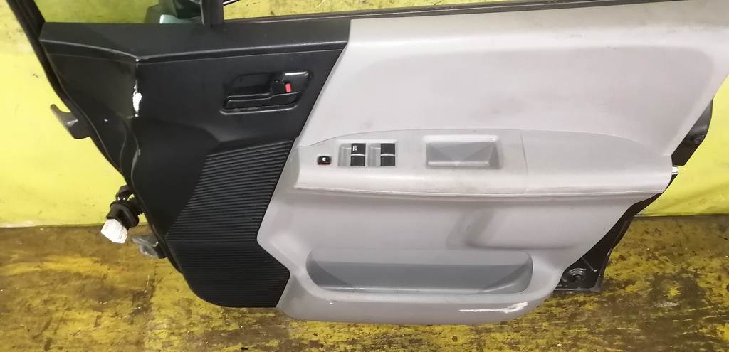 дверь Honda Freed